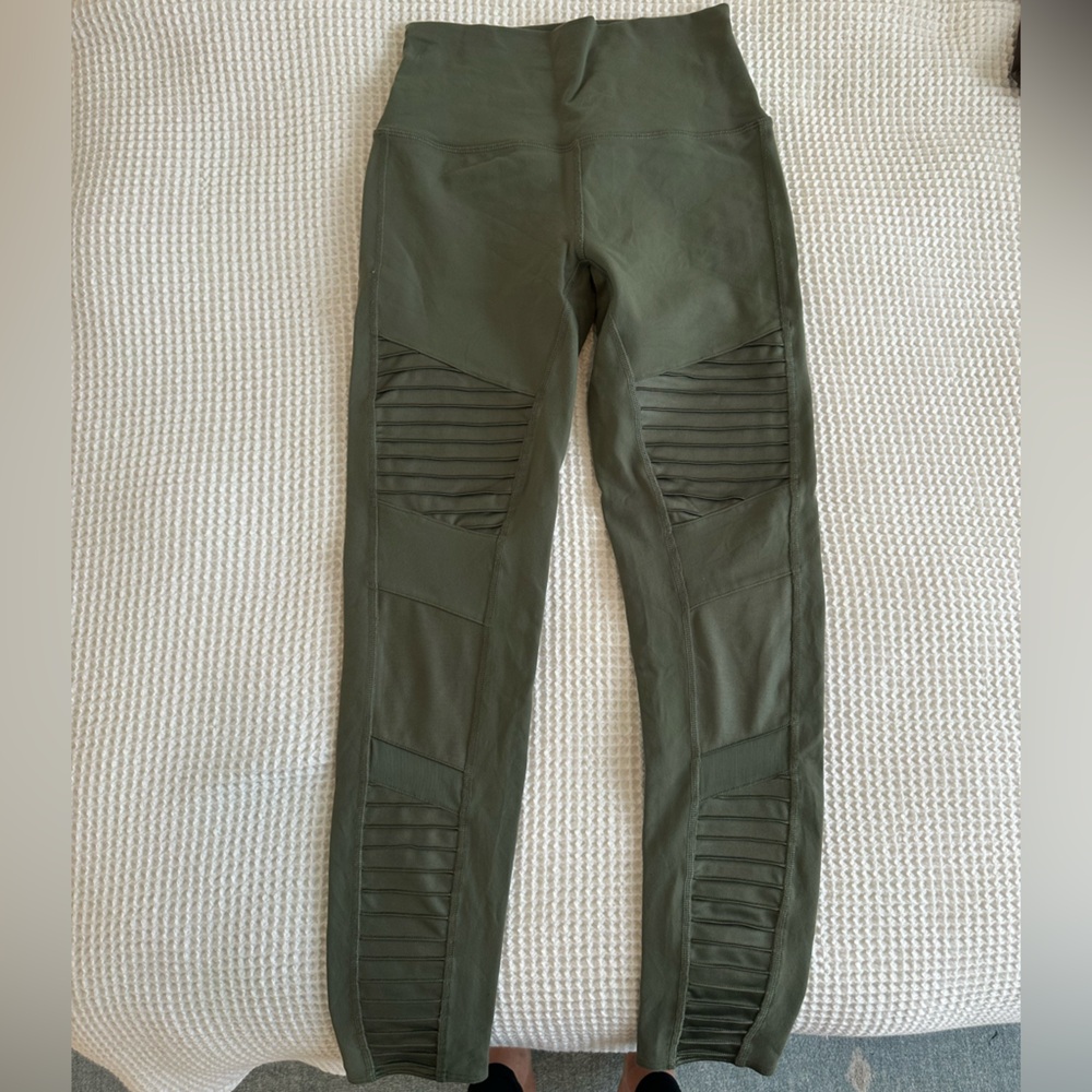 ALO Yoga Women’s Olive Green Leggingd